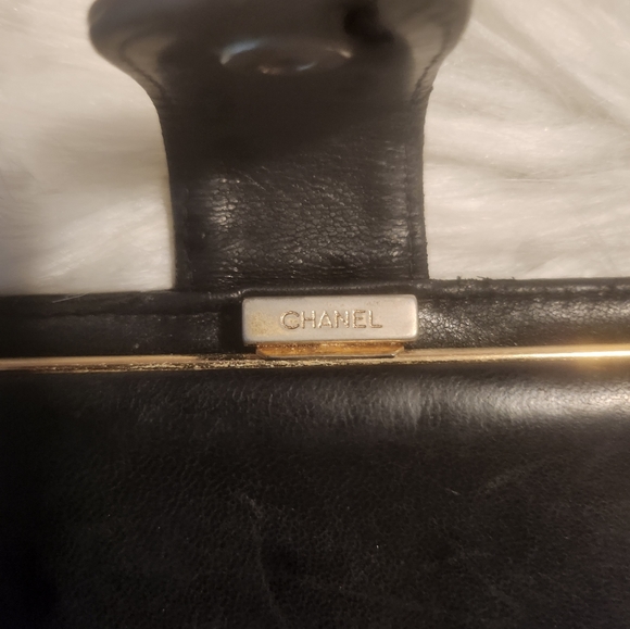AUTHENTIC CHANEL KISSLOCK WALLET/WOC - Picture 5 of 6
